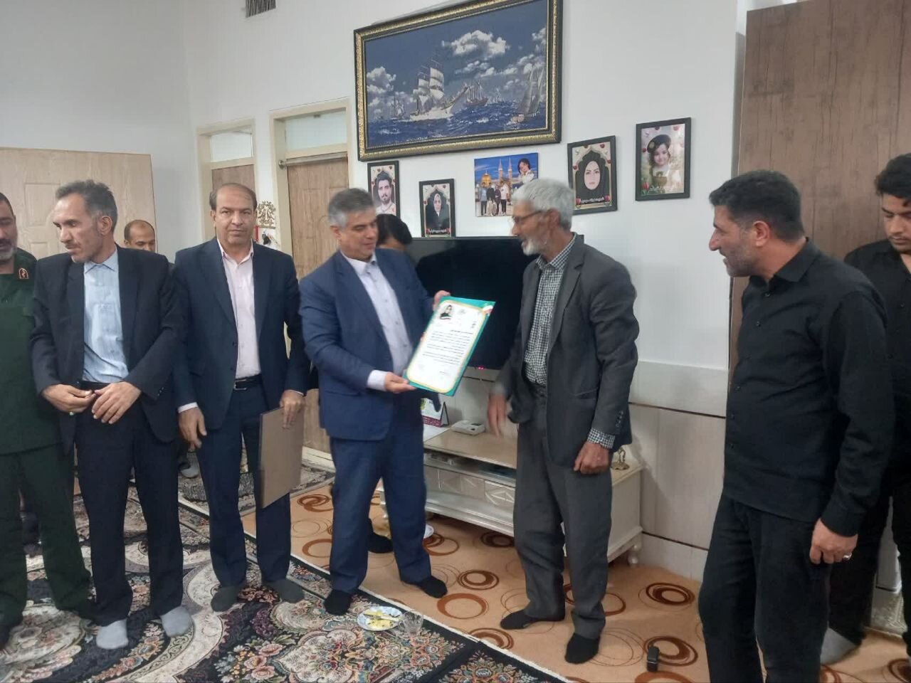 دیدار استاندار مرکزی با خانواده شهیدان شیخی و حیدری