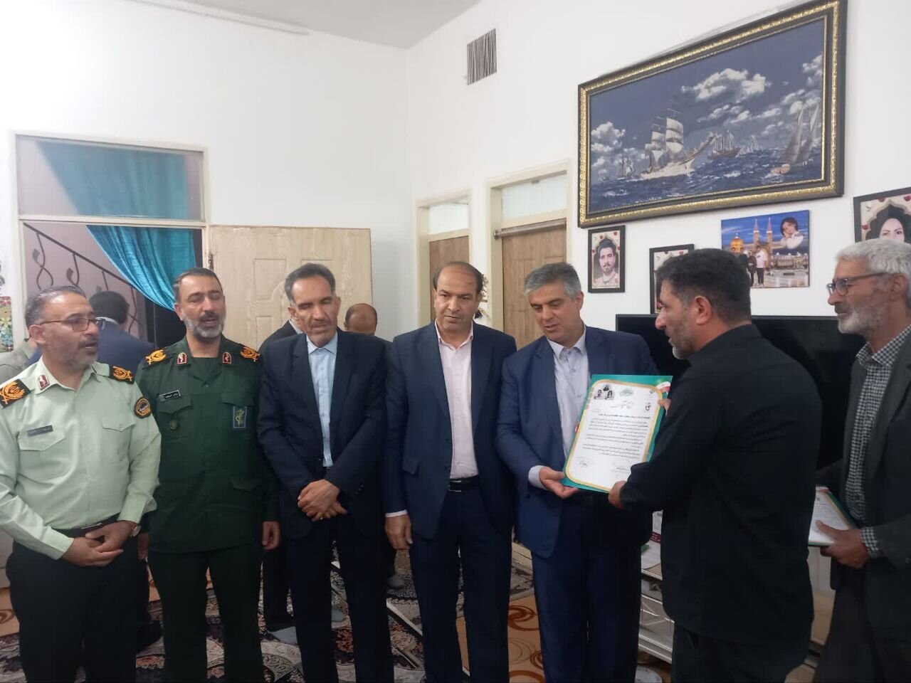 دیدار استاندار مرکزی با خانواده شهیدان شیخی و حیدری