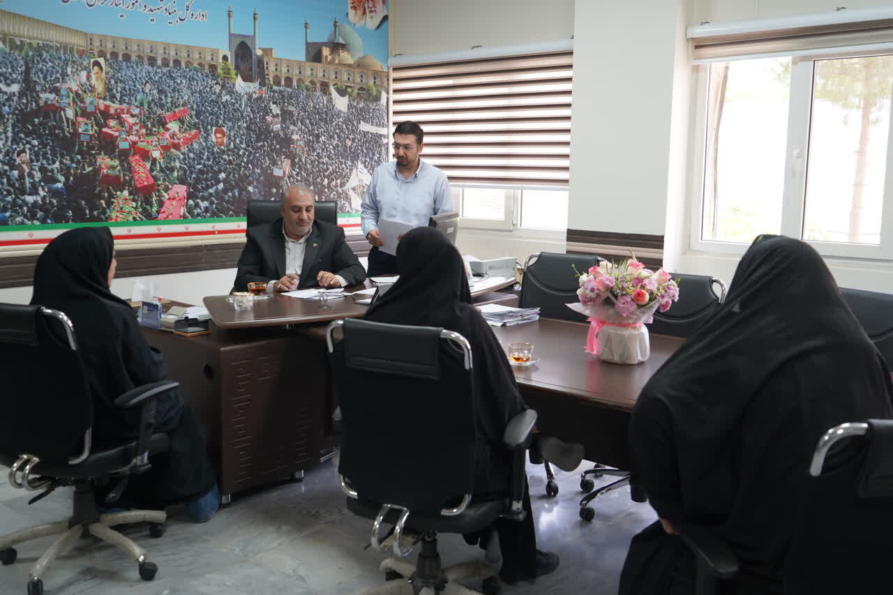 برگزاری دیدار هفتگی مدیرکل بنیاد شهید اصفهان با جامعه ایثارگری