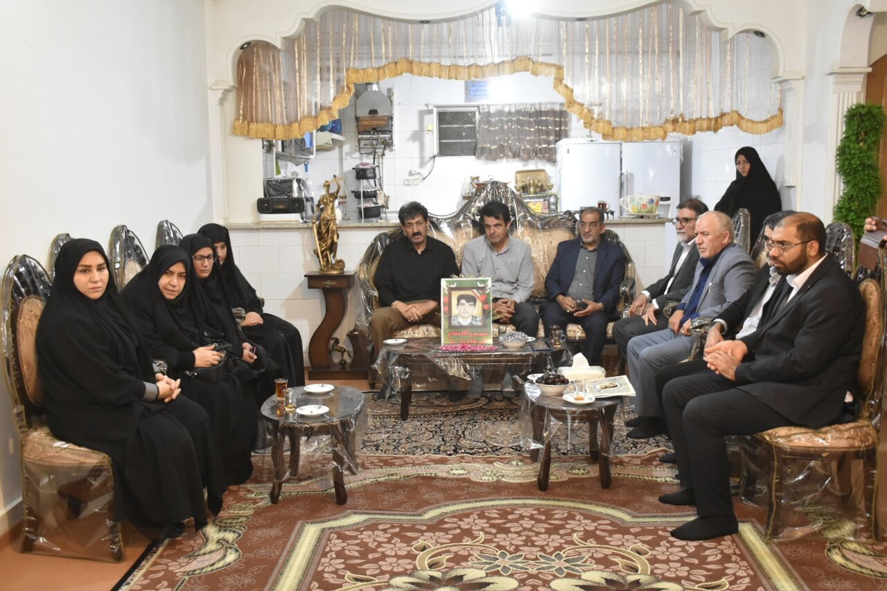 دیدار با خانواده جمعی از شهدای جنگ رمضان در شهرستان بروجرد