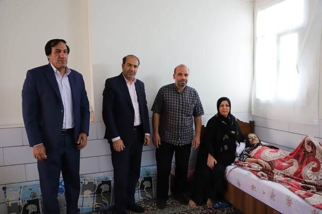 دیدار مدیرکل بنیاد شهید استان مرکزی با جانباز ۷۰ درصد حمید محمدی