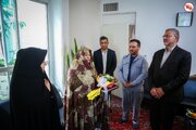 دیدار معاون فرهنگی و آموزشی بنیاد شهید و امور ایثارگران با خانواده معظم شهیدان قمی