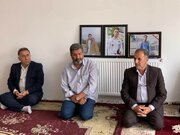 دیدار مدیرکل بنیاد کردستان و مسئولان استانی با خانواده شهید جاویدالاثر کشتی دنا