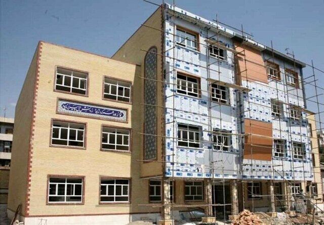 نصب پنل‌های خورشیدی در مدارس
