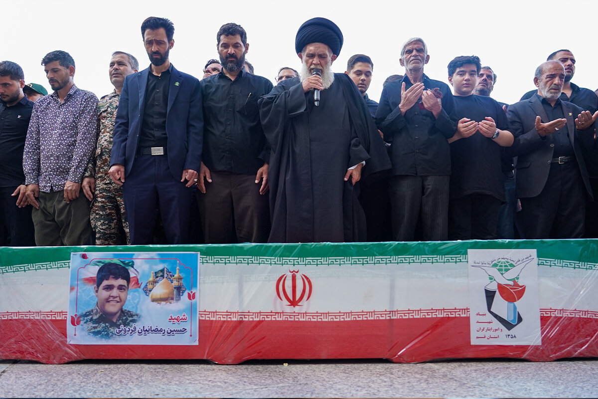مراسم تشییع پیکر مطهر شهیدان «حسین رمضانیان فردویی» و «محمد اویسی فردوئی»