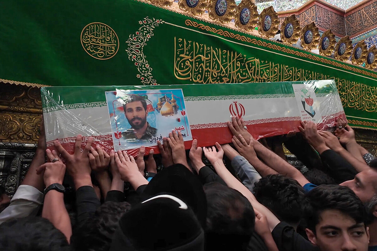 مراسم تشییع پیکر مطهر شهیدان «حسین رمضانیان فردویی» و «محمد اویسی فردوئی»