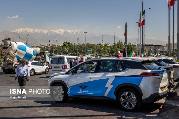 واگذاری ۱۱۰۰ تاکسی برقی آیون به رانندگان