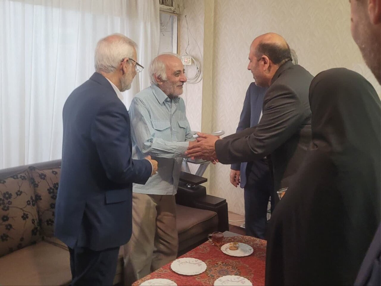 دیدار وزیر دادگستری و مدیران بنیاد شهید با خانواده شهدا