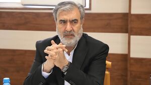 عزیزی: رئیس جمهور آمریکا راهی جز لفاظی ندارد