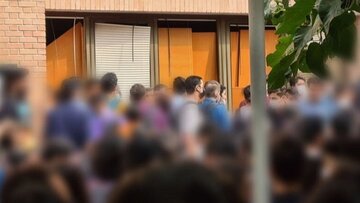 دو دانشجوی دانشگاه تهران به علت آتش زدن پرچم ایران اخراج شدند