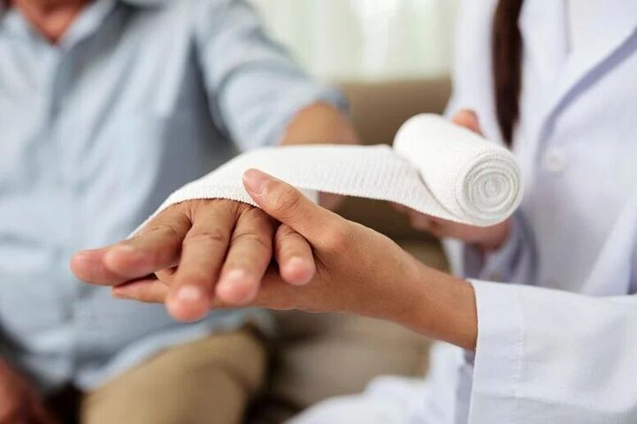 ساخت باند هوشمندی که فقط در حضور باکتری‌های مضر، آنتی‌بیوتیک آزاد می‌کند