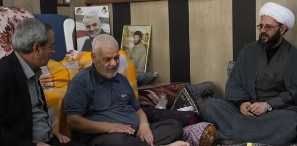 دیدار مدیرکل بنیاد شهید کرمان با جانبازان ۷۰ درصد و خانواده‌ شهدا