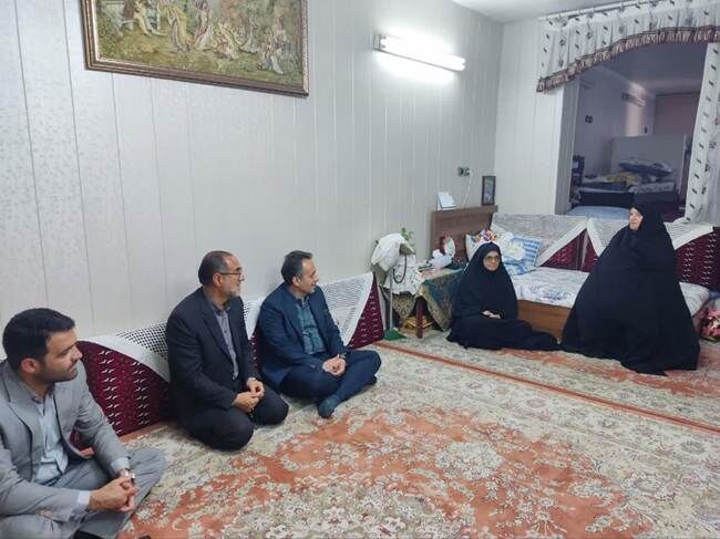 دیدار مدیرکل بنیاد شهید مازندران با خانواده دو شهید در بابل