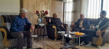 دیدار مدیرکل بنیاد شهید اصفهان از جانباز ۷۰ درصد شهرستان فریدن