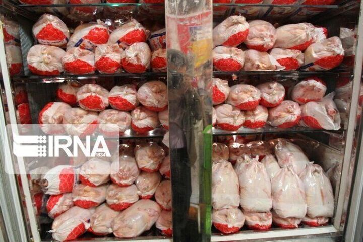کشف ۲۳ تُن گوشت مرغ منجمد تاریخ‌ مصرف‌ گذشته در قم