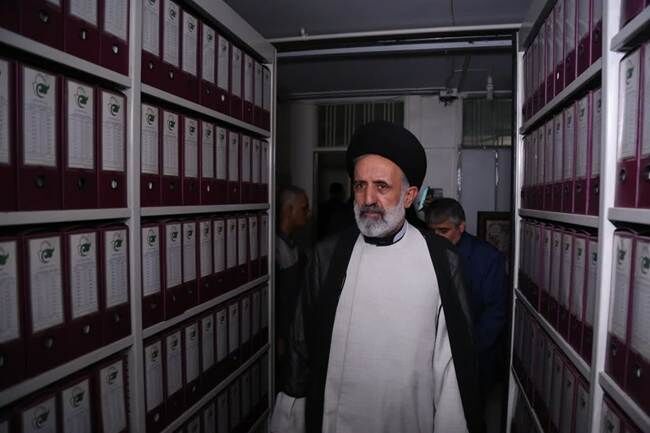 بازدید نماینده ولی فقیه در بنیاد از مرکز اسناد ایثارگران و کتابخانه ایثار و شهادت
