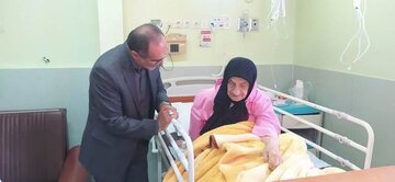 عیادت مدیرکل بنیاد مازندران از مادر سه شهید حجازی