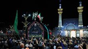 اجرای آیین‌های سنتی نخل‌گردانی و طشت‌گذاری در حرم امام رضا(ع)