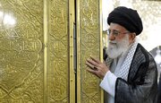 انتشار فیلمی از حضور رهبر شهید در حرم امام رضا (ع) برای نخستین بار - سال ۱۳۶۴