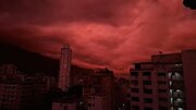 آسمان کاراکاس به رنگ قرمز درآمد