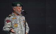 دریادار سیاری: تسلیم شدن در قاموس ملت ایران جایگاهی ندارد