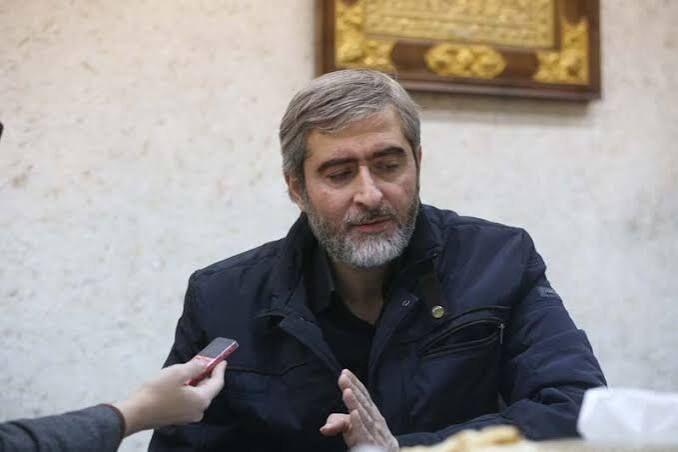 فیلم/پیکر داماد شهید رهبر انقلاب بر دوش شاگردان و اهالی منطقه کن تهران تشییع شد