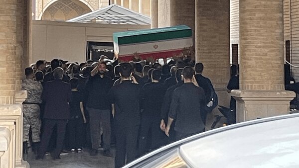 ورود پیکر مطهر رهبر شهید انقلاب به مصلی تهران