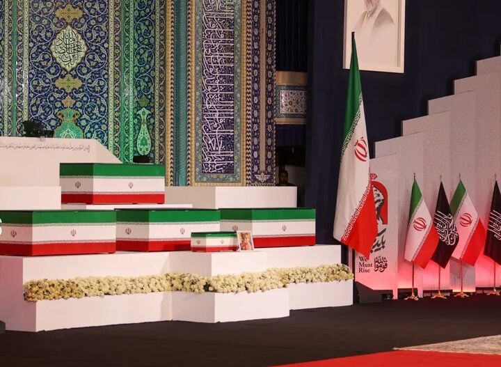 الا ای بزرگان، بزرگ جهان رفت
سران را بگو، سرور سروران رفت