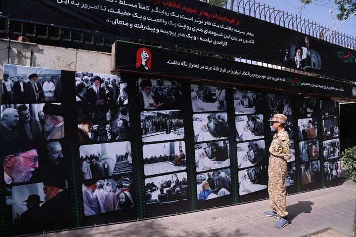 نمایشگاه عکس‌ دیدارهای سینماگران با رهبر شهید برپا شد
