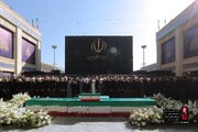 قابی از لحظه ورود پیکر مطهر «آقای شهید ایران» به مصلی امام خمینی(ره)