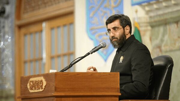 روضه‌خوانی سیدرضا نریمانی برای رهبر شهید در حرم امام رضا(ع)