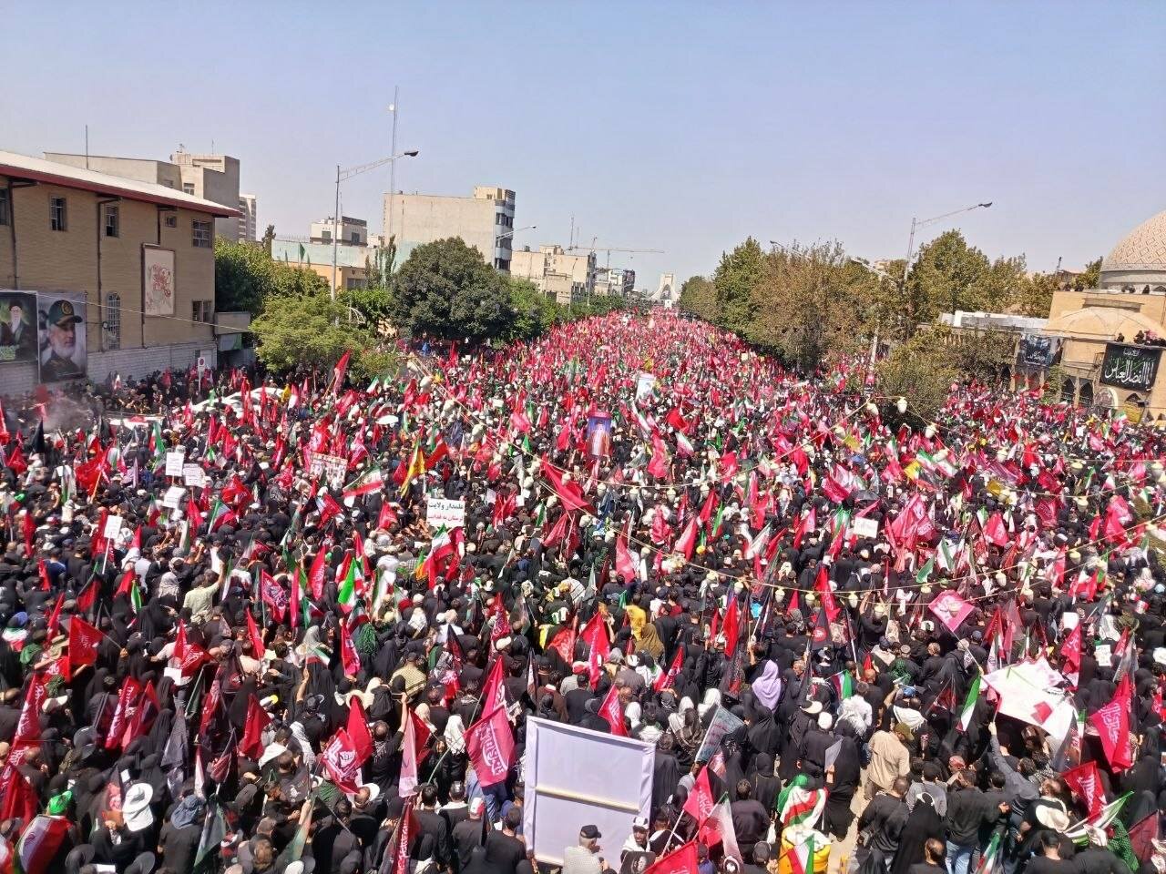 برگزاری مراسم تشییع باشکوه رهبر شهید با حضور گسترده مردم