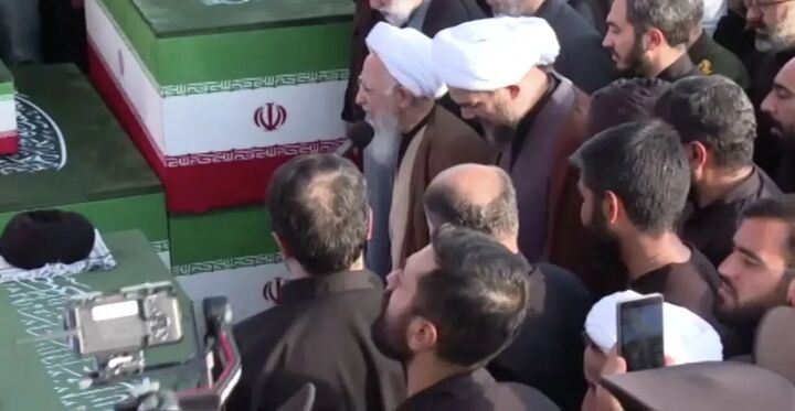 بغض آیت‌الله جوادی آملی هنگام اقامۀ نماز بر پیکر مطهر رهبر شهید انقلاب