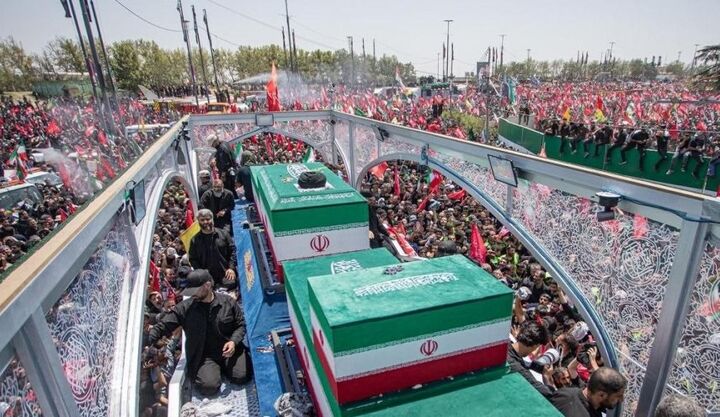 زائران در اطراف بلوار پیامبر(ص) قم ازحال و هوای مراسم تشییع گفتند