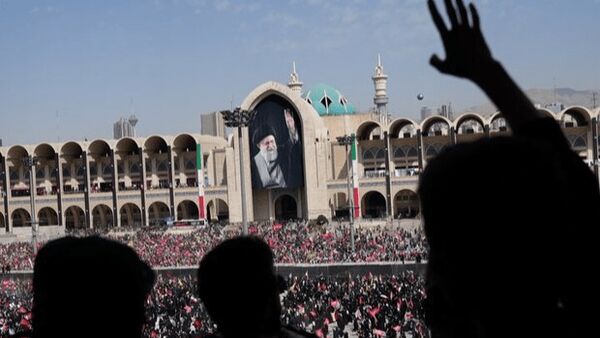 عکاس لبنانی: رهبر شما در سخت‌ترین روزها کنار ما ایستاد
