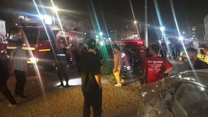 برخورد خودرو با تیر چراغ برق درکرج یک فوتی و یک مصدوم داشت