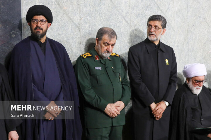 بزرگداشت رهبر شهید