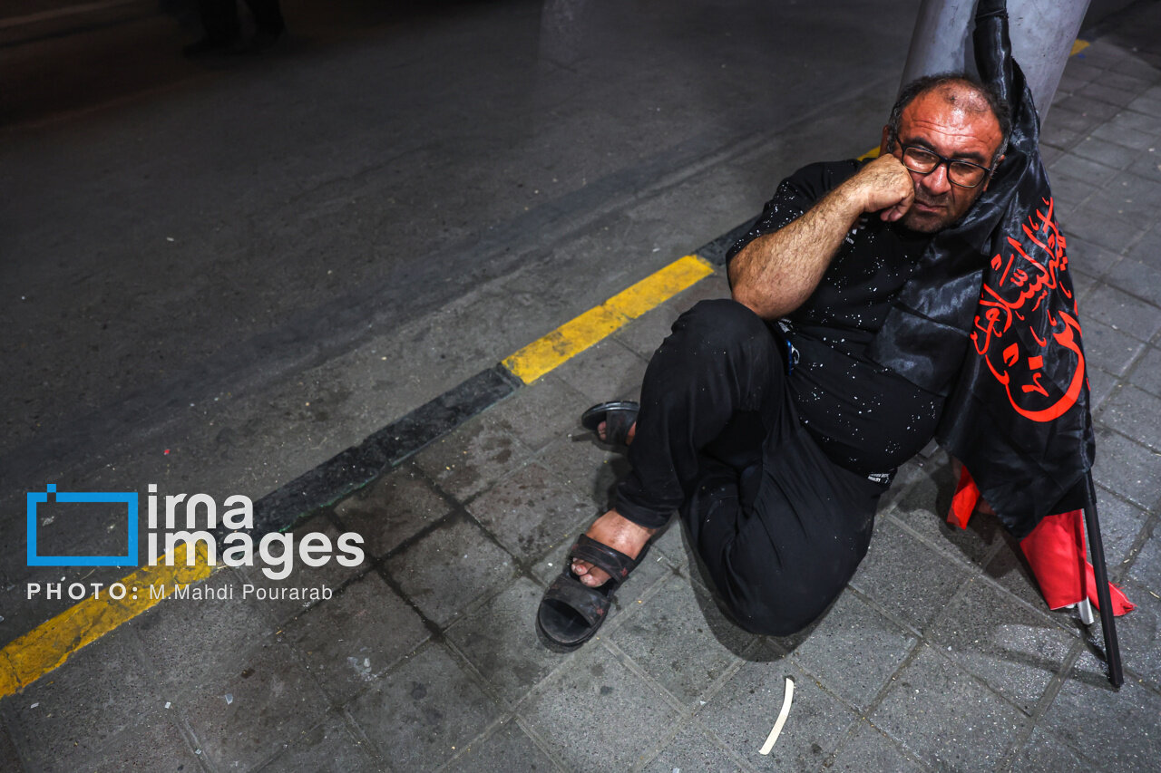 شام غریبان رهبر