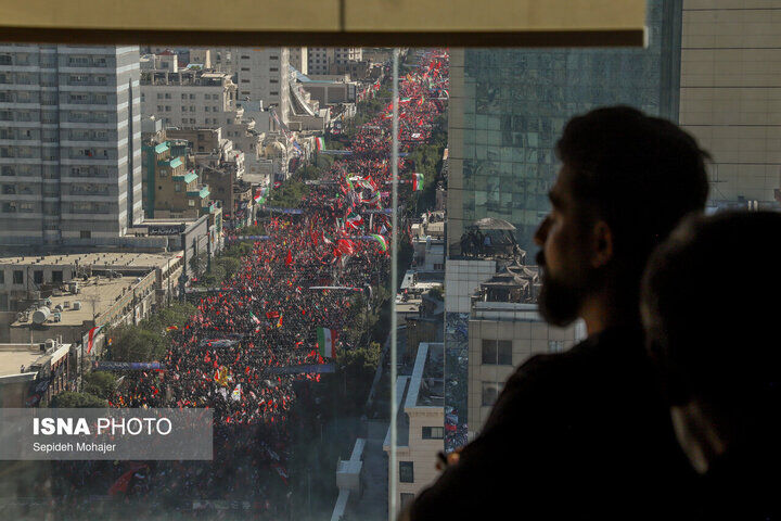 تصاویر تشییع، آغازگر دوره جدید در ایران است