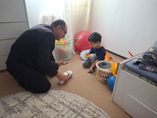دیدار مدیرکل بنیاد شهید مازندران با خانواده شهید رضا شیخی در نکا