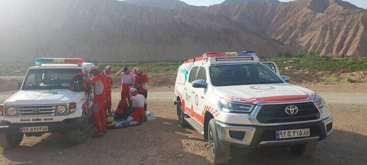 نجات ۲ گرفتار در ارتفاعات بنه کوه گرمسار