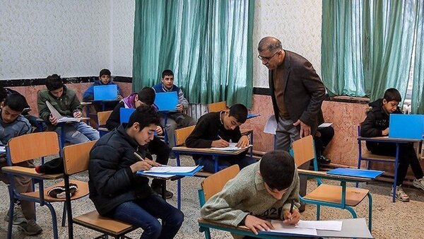 زمان صدور مدرک دیپلم کاهش می‌یابد