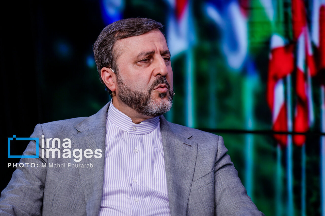 غریب‌آبادی: دیپلماسی در جنگ ادامه دارد، اما با ادبیاتی متناسب با شرایط جنگی