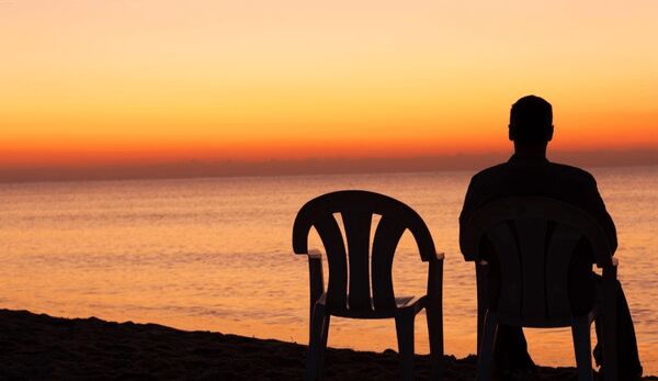 چرا از دست دادن‌ها ما را این‌قدر به هم می‌ریزد؟