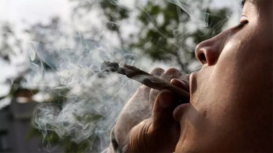 عوامل احتمال گرایش به مصرف موادمخدر