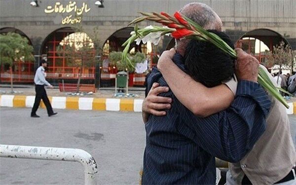 دانش‌آموزان، معلم زندانی را به کلاس درس بازگرداندند