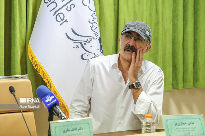 پوست شیر بر تن هادی حجازی‌فر