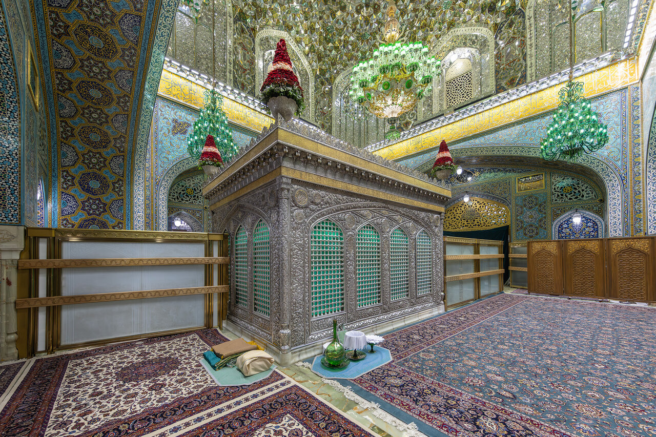 برگزاری آیین غبارروبی ضریح مطهر امام رضا(ع) همزمان با سالروز آغاز امامت امام زمان (عج)