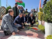 ادای احترام رئیس بنیاد شهید و امور ایثارگران به مقام شامخ شهدا در گلزار شهدای اراک