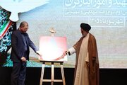 سامانه «هم‌عهدی با شهدا» و تجلیل از خانواده شهدای کارمند بنیاد رونمایی شد